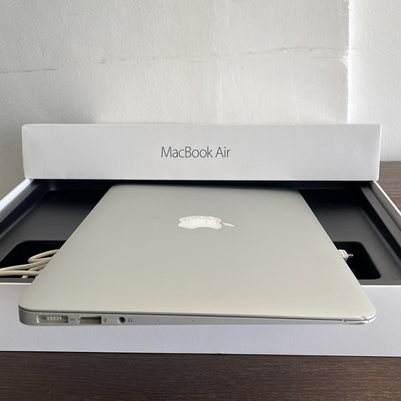 COPY - Mac Book Air 11.5 - Picture 4 of 6